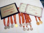 图为河北省代表队获得的奖牌与证书 - 残疾人联合会