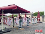 学童学习拜师礼。　于欢　摄 - 中国新闻社河北分社