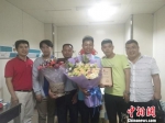 图为重庆籍“90后”小伙在河北爱心捐献造血干细胞。　张新军 摄 - 中国新闻社河北分社
