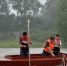 7月17日，廊坊水文局赶水坝水文站工作人员在进行水流量监测。 记者耿辉摄 - 中国新闻社河北分社