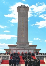 9月30日，烈士纪念日向人民英雄敬献花篮仪式在北京天安门广场隆重举行。 新华社记者申宏摄 - 中国新闻社河北分社