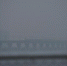 12月1日0时，北京市再启动空气重污染黄色预警，图为一列高铁在雾霾中经过北京房山。 中新社记者 崔楠 摄 - 中国新闻社河北分社