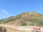 峰峰集团辛安矿，几十年的煤矸石山披上了“绿衣” 王天译 摄 - 中国新闻社河北分社