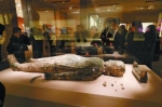 刘胜金缕玉衣在2002年被公布为我国首批禁止出境展出的64件文物之一。由于不适宜搬运和拆装，这是它近30年来首次走出河北博物院。程功 摄 J129 - 中国新闻社河北分社