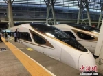 资料图：复兴号动车组在京津城际铁路按照时速350时速达速运行。冷昊阳 摄 - 中国新闻社河北分社