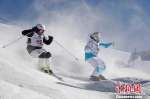 图为崇礼举办的世界雪联赛事。 - 中国新闻社河北分社