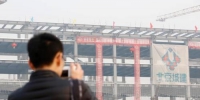 资料图：北京城市副中心建设工地一派繁忙，起重机隆隆作响。中新社记者 韩海丹 摄 - 中国新闻社河北分社