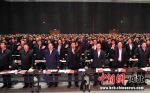 雄安新区各级领导干部及驻新区企业代表680人在会上进行集体宣誓。 韩冰 摄 - 中国新闻社河北分社