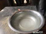 “牛奶水”井北面约300米，一口水井的水呈现淡淡的绿色。(摄／徐辉) - 中国新闻社河北分社