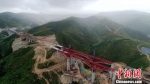 金家庄螺旋隧道正在建设中的大桥。　刘忠俊 摄 - 中国新闻社河北分社