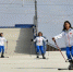 11月27日，“河北省冰雪人才培训基地”——河北体育学院内，冰雪运动系的学生们正在室内仿真冰场进行冰球训练。随着2022年北京冬奥会的日益临近，冰雪运动在河北省愈发火热，为向2022年冬奥会输送冰雪专业人才，该学院自2015年成立冰雪运动系，如今冰雪方向本科生已达上千人。 中新社记者 翟羽佳 摄 - 中国新闻社河北分社