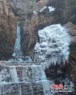 景区里独有的冰雪景观。 张鹏翔 摄 - 中国新闻社河北分社