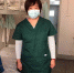 王媛在武汉第七医院医生休息室试穿队员带来的洗手衣。　保定市第二医院供图。 - 中国新闻社河北分社