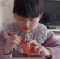 图为邯郸萌娃正在创作彩蛋。　王荣安 摄 - 中国新闻社河北分社
