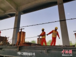 京雄城际铁路（河北段）开始全线铺轨 - 中国新闻社河北分社