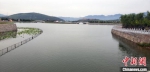 碧波荡漾的涞源湖一景。　徐巧明 摄 - 中国新闻社河北分社