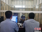 图为犯罪嫌疑人接受审讯。警方供图 - 中国新闻社河北分社