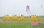 在黄骅市郛堤城遗址上的武术表演。 韩冰 摄 - 中国新闻社河北分社