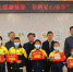7名困难家庭学生得到河北省沧州市献县阳光爱心社的资助。　陈红 摄 - 中国新闻社河北分社
