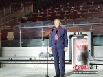 河北省乒乓球协会主席张建新宣布开幕。 王鹏 摄 - 中国新闻社河北分社
