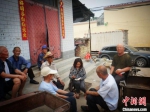 图为宋荣琴在搜集歌谣。受访者供图 - 中国新闻社河北分社