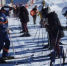 代表团成员在崇礼翠云山银河滑雪场练习滑雪。河北省艺术中心供图 - 中国新闻社河北分社