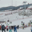 图为滑雪爱好者来到崇礼释放激情。　张帆 摄 - 中国新闻社河北分社