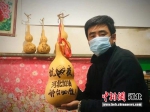 霍建龙制作的葫芦工烙画艺品。 焦俊菱 摄 - 中国新闻社河北分社