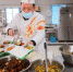京雄高速SG6标项目部为每位工人奉上一道可口的家乡菜。河北高速公路集团供图 - 中国新闻社河北分社