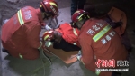 小伙被救出。 消防供图 - 中国新闻社河北分社
