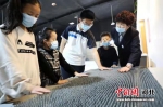 孩子们在平乡县科学技术馆参观体验。 姚友谅 摄 - 中国新闻社河北分社