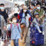资料图： 江苏省南京市，旅客在南京火车站出行。 　 中新社记者 泱波 摄 - 中国新闻社河北分社