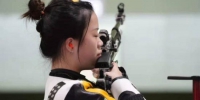 资料图：杨倩在女子10米气步枪资格赛中。中新社记者 杜洋 摄 - 中国新闻社河北分社