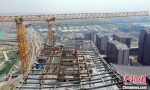 雄安新区商务服务中心三标段项目地上均为钢框架结构，钢结构总量达1.5万吨。　韩冰 摄 - 中国新闻社河北分社