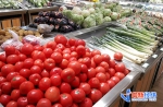 资料图：超市货架上的蔬菜。中新经纬摄 - 中国新闻社河北分社