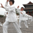 图为广府古城城墙上，当地居民在习练太极拳。　胡高雷 摄 - 中国新闻社河北分社