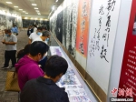图为市民在参观展览。　吕子豪 摄 - 中国新闻社河北分社