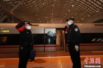 图为，两地铁警正式交接 胡金力 摄 - 中国新闻社河北分社