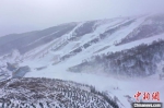 图为云顶滑雪公园的坡面障碍赛道。　束文 摄 - 中国新闻社河北分社