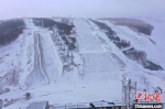 图为云顶滑雪公园的U型赛道和坡面障碍赛道。　张林源 摄 - 中国新闻社河北分社