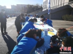 活动现场，孩子们描绘自己的“冰雪梦”。　李晓伟 摄 - 中国新闻社河北分社