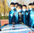 南宫市第一小学的学生进行桌上冰壶训练。 王林 摄 - 中国新闻社河北分社