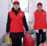 巨鹿县志愿者给南哈口村困难户送生活物品。 供图 - 中国新闻社河北分社