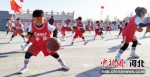 tuwie篮球表演《我的中国梦》。 作者 徐巧明 - 中国新闻社河北分社