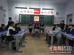 沙河市湡水学校的孩子们模拟法庭开庭。 赵路沙 摄 - 中国新闻社河北分社