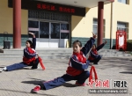 徐水区史各庄村的小学生在练习武术。 常红勋 摄 - 中国新闻社河北分社