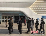 民警在执勤巡逻。 高文濮 摄 - 中国新闻社河北分社