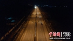 图为105国道安次段22公里路灯正式通电。 刘建斌 摄 - 中国新闻社河北分社
