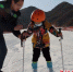 图为游客体验滑雪。 陈乐娟 摄 - 中国新闻社河北分社