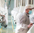 图为固安县一面粉生产车间，工人正对面粉加工生产线进行监测。　门丛硕 摄 - 中国新闻社河北分社
